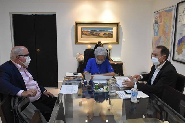 Reunião com a governadora  Regina Sousa no Palácio de Karnak